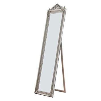 Standing mirrors are a highlight in many
  rooms!