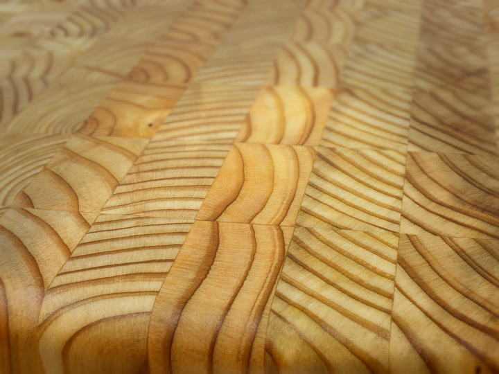 Larch Wood Round Cutting Board 14.5 x 1.6