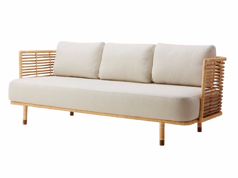 Rattan sofa ensures a holiday feeling