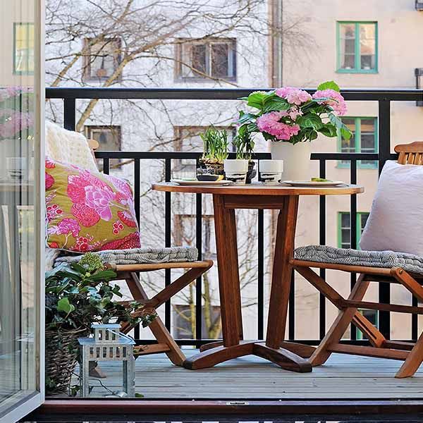 15 Green Decorating Ideas for Small Balcony, Spring Decorating | Let