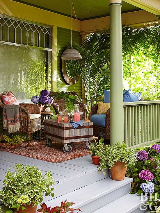 Must-See Front Porch Ideas that Incorporate Flea Market Finds in