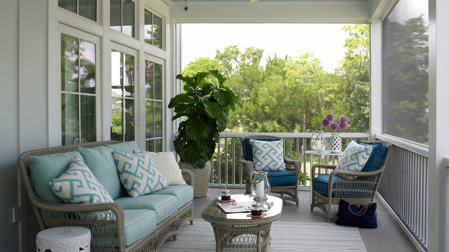 Amazing Green Porch Design 4