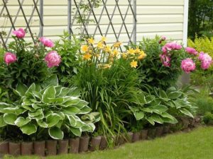 33 Beautiful Flower Beds Adding Bright Centerpieces to Yard