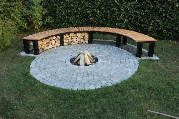 57 Inspiring DIY Outdoor Fire Pit Ideas to Make S'mores with Your Family
