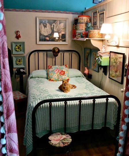 Cozy vintage bedroom. | Vintage inspiration ❤ | Home Decor