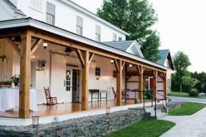 Farmhouse Front Porch Decor Ideas 25 - ProHouse.Info