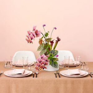 These Japanese-Inspired Centerpieces Are the Florals Your Minimalist