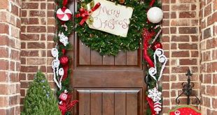 Love this front porch display! | Holiday Ideas | Christmas