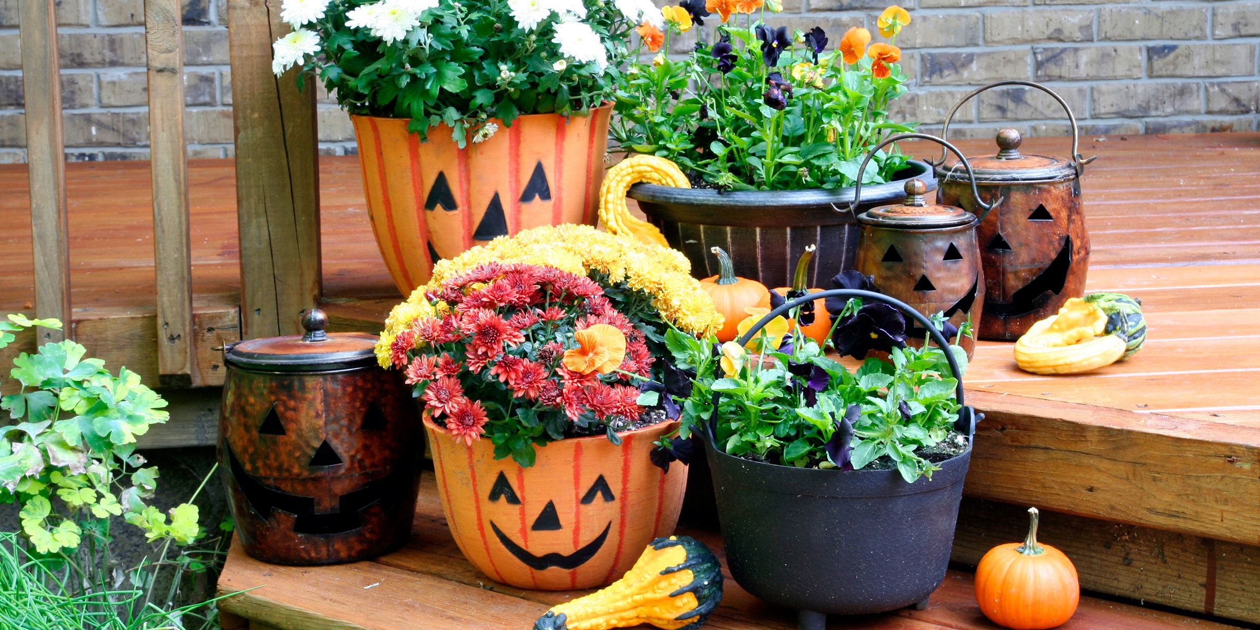 43 Best Outdoor Halloween Decoration Ideas - Easy Halloween Yard and