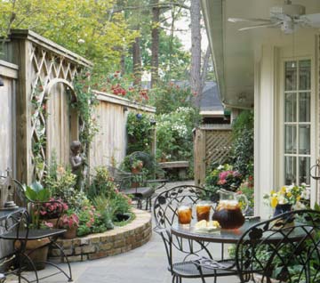 Planning a Comely Courtyard | Better Homes & Gardens