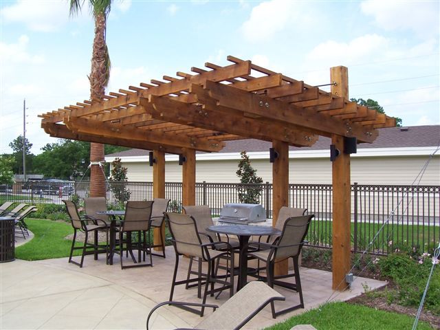 Pergola/Shade Arbor. Steel cord idea for supports up top.DON'T like