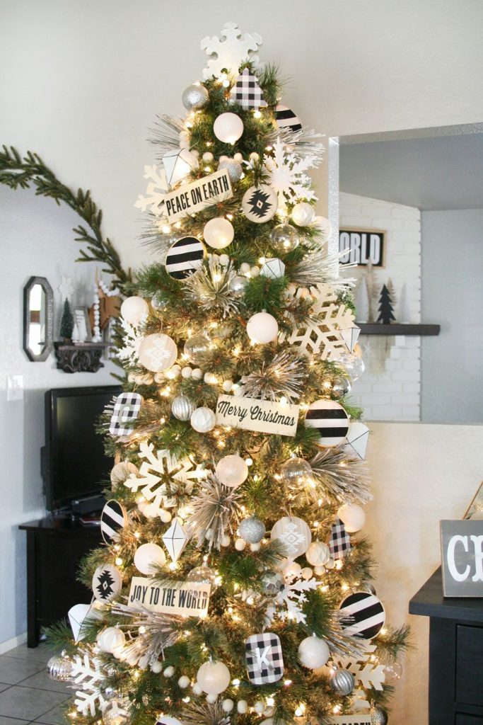 White Christmas Tree Decor Ideas 1