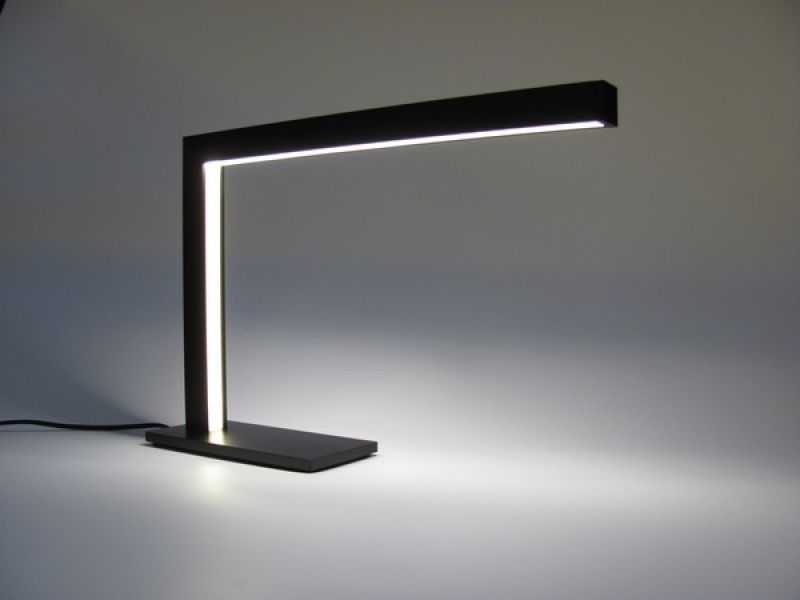 How to choose contemporary desk lamps
