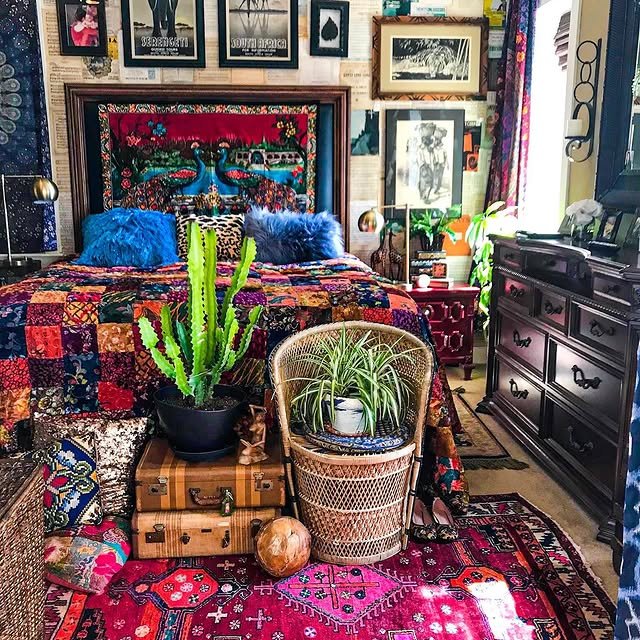 Artsy maximalist bedroom
