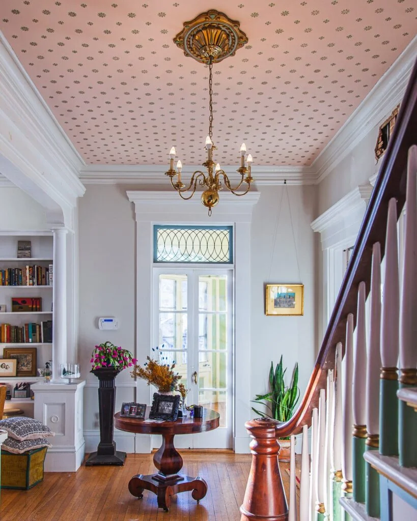 Soft pink patterned ceiling in foyer